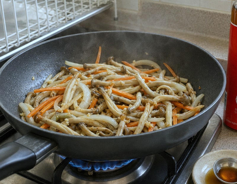 고기보다 맛있는 쫄깃함? 물 안 생기는 느타리버섯볶음 비법
