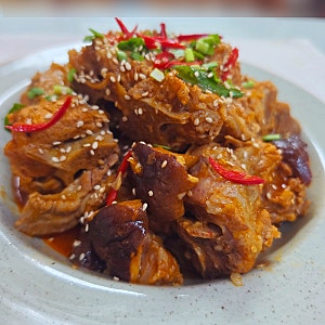 토마토소스 등뼈찜 돼지등뼈요리 감칠맛 좋은 등뼈찜 만들기