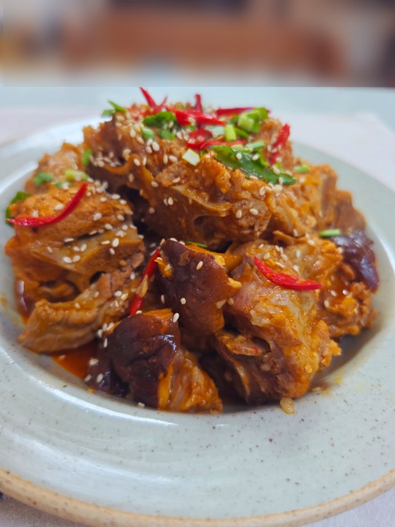 토마토소스 등뼈찜 돼지등뼈요리 감칠맛 좋은 등뼈찜 만들기