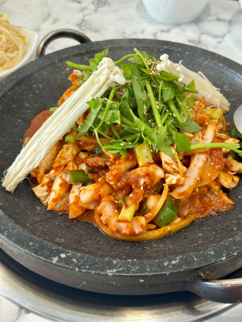 [부산 기장] 오시리아 맛집 송정돌판낙지볶음 동부산 롯데아울렛 밥집 추천