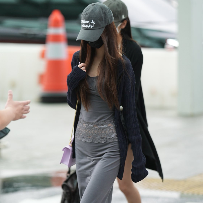 “7월 공항 뒤집은 슬립원피스 코디” 가디건까지 완벽해 조회수 터졌던 장원영 패션