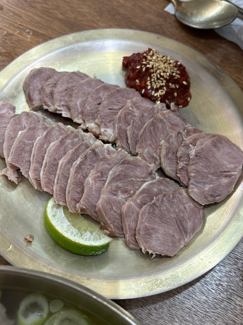 [음식일기] 쫀쫀한 돼지뽈살 수육 - 부위 위치 맛