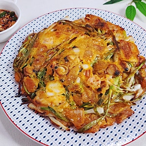 간단한 야식 메뉴 바삭한 김치전 만드는법 추천 해물 김치전 반죽 레시피
