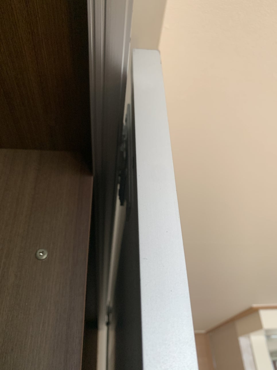 성남 분당구 붙박이장 슬라이딩도어 문이 안 움직일 때, 깨진 롤러 교체 후기