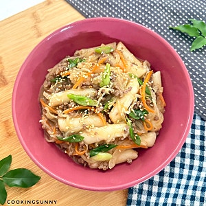 아삭아삭한 양배추를 듬뿍 넣어 정말 맛있고 건강에도 좋은 양배추 궁중떡볶이 만들기 아이....