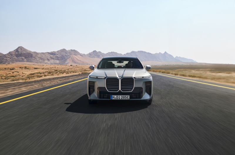 “SUV만 보던 사람도 이건 흔들리겠네” BMW 7시리즈 페이스리프트, 세단의 반격