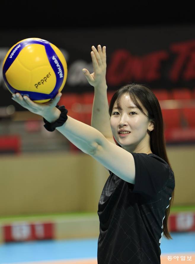 여자<b>배구</b> 미녀<b>선수</b> TOP8, 1년 사이 이렇게 달라졌다…고예림·박혜민....