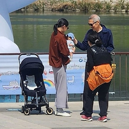 "촬영장 수유 투혼까지..?" <b>김민희 출산 후 근황</b> 공개, 홍상수와 2년 ....
