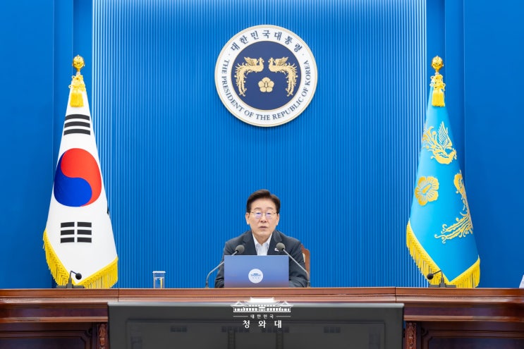 이재명 “<b>4년 중임제</b> 위해 임기 단축도 수용”…국힘  “임기 단축....