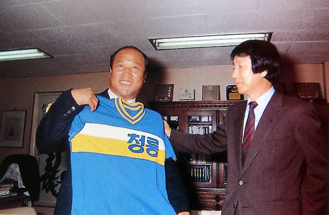 <b>백인천</b> <b>감독</b> 위독...프로야구 유일한 4할대 타자, MBC 청룡 <b>감독</b> 겸 선....