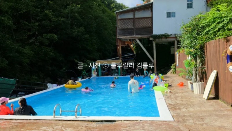 포천 늘푸른허브펜션 모르겐 독채 후기｜계곡 수영장 제트스파까지 아이들과 2박 3일