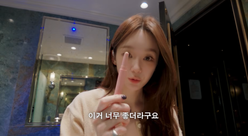 “강민경 메이크업 따라하기” 립라인 정리템으로 쓰는 멀티펜슬