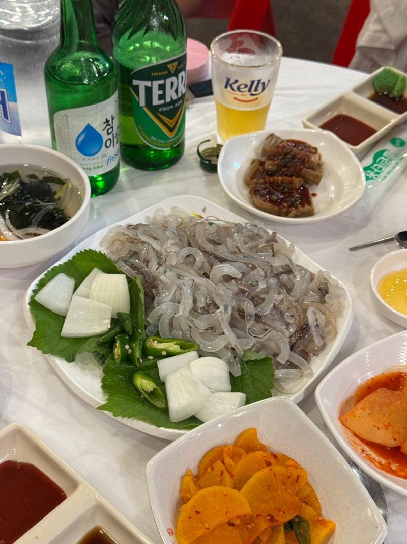속초 동명항 포차 거리의 친절한 맛집, 황금마차