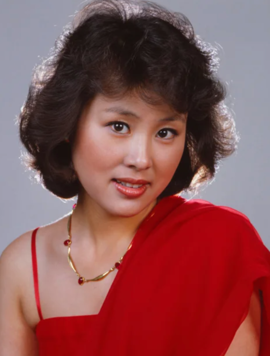 "웨딩드레스 입은 채 남편 이혼 사실 알았다..." 결국 당일 파혼 후 암 투병까지 견뎌낸 71세 ....
