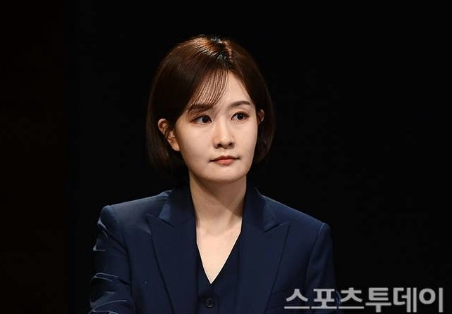 "뉴스 마치고 뒤늦게 들은 비보" 김수지, 故 안판석 감독 추모
