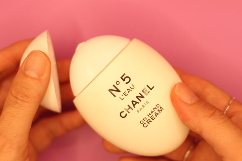 10만원대 여자선물 샤넬 핸드크림 추천, 넘버5향수 향 그대로! 샤넬 N5 로 온 핸드크림 50ml