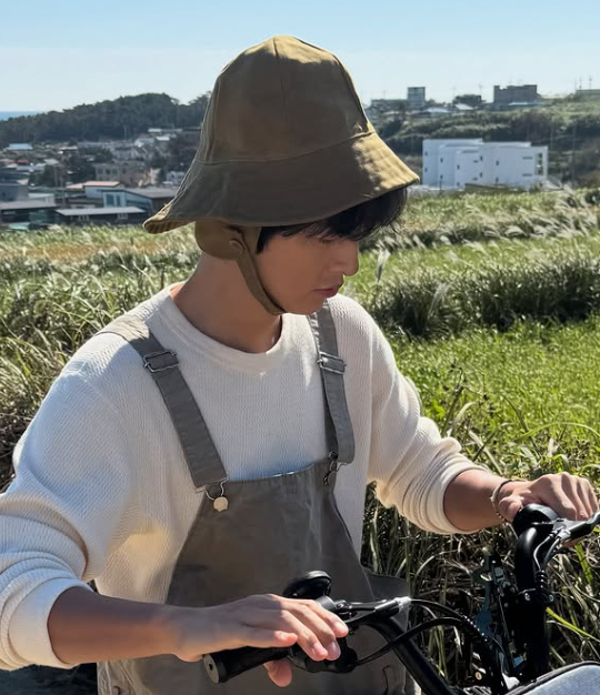Song Joong-ki's Next Project 'Love Cloud' and Past Issues: All in One Place