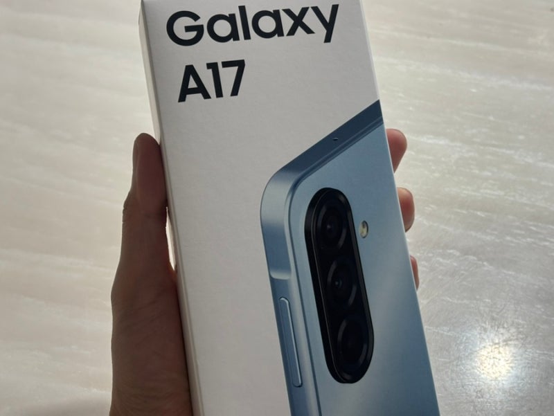 갤럭시 A17 자급제폰 효도폰 부모님 핸드폰 바꿔드린 후기 (라이트블루 실물색상포함)