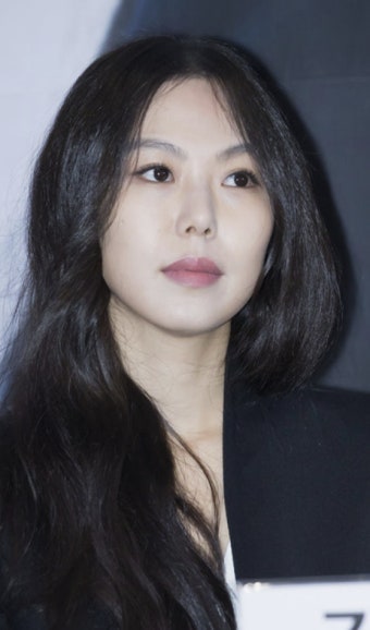 김민희 공식석상 근황, 아이 육아 중에도 여전한 분위기…괜히 마음이 쓰이는 배우