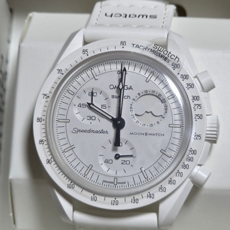 오메가 스와치 스누피 콜라보레이션 MISSON TO THE MOONPHASE 흰색 SO33W700 문스와치 문페이즈