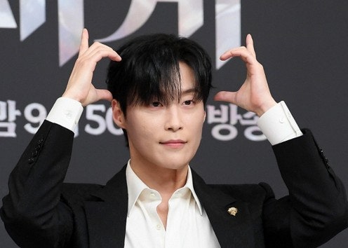 The Fan Meeting Name Itself is Suspicious... Heo Nam-jun's Next Move: He Was a Trillion-Won Heir