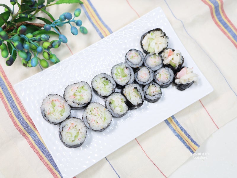어린이들이 좋아하는 꼬마김밥 만들기 크래미 오이 김밥 레시피