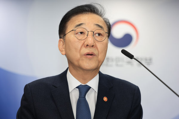 "남산·올림픽<b>공원</b>도 싹 밀던가"…'<b>용산공원</b>' <b>주택공급</b> 두고 반응 냉....