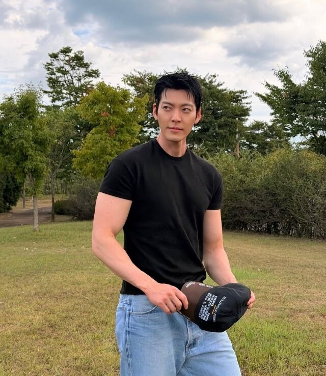 김우빈, 188cm 팔뚝 근육 티셔츠 핏…'기프트' 정민용 변신
