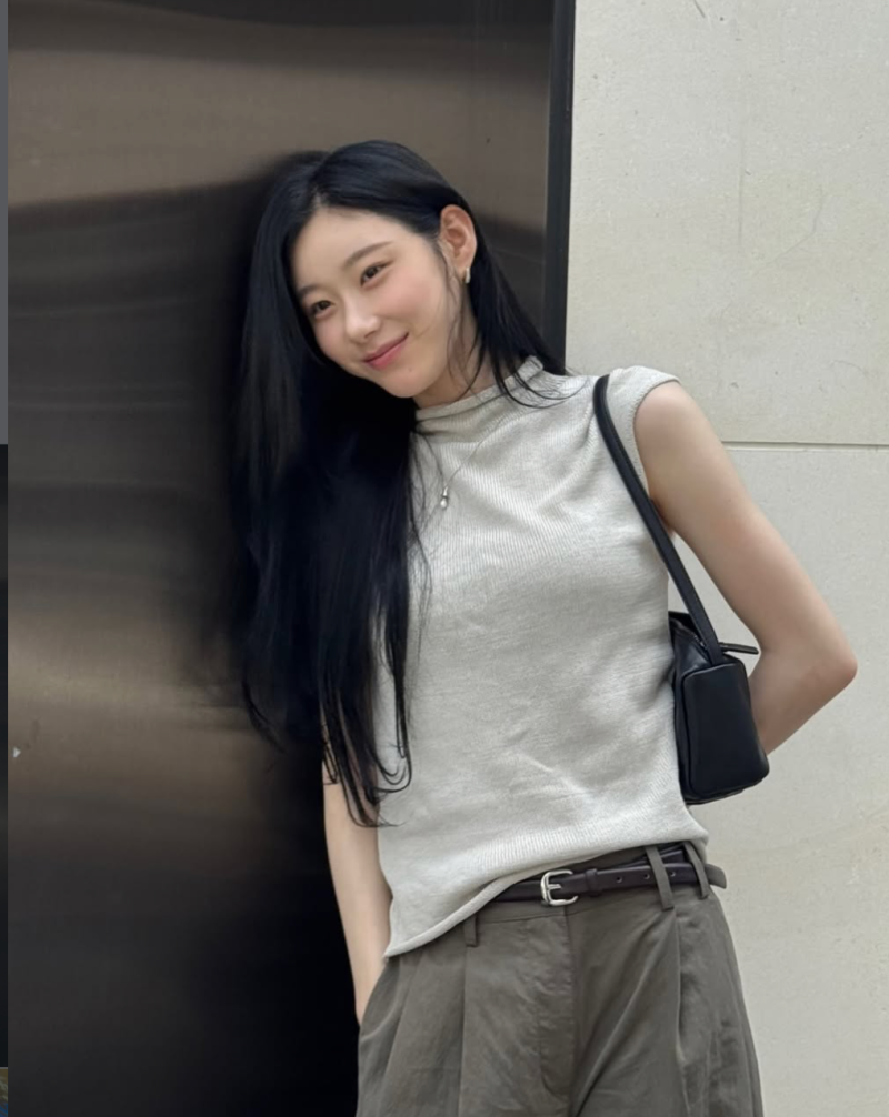 가을 분위기 여신, 있지 채령 인스타그램 착장 정보 | 민소매 탑, 숄더백 정보