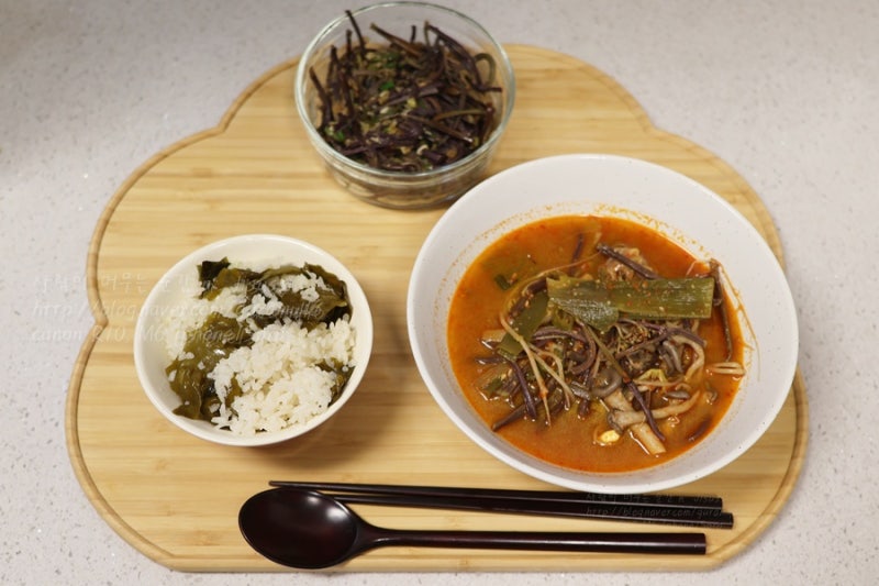 언니네 산지직송3 염정아표 통영 돌미역솥밥과 초간단 얼큰 대파육개장 끓이는 법