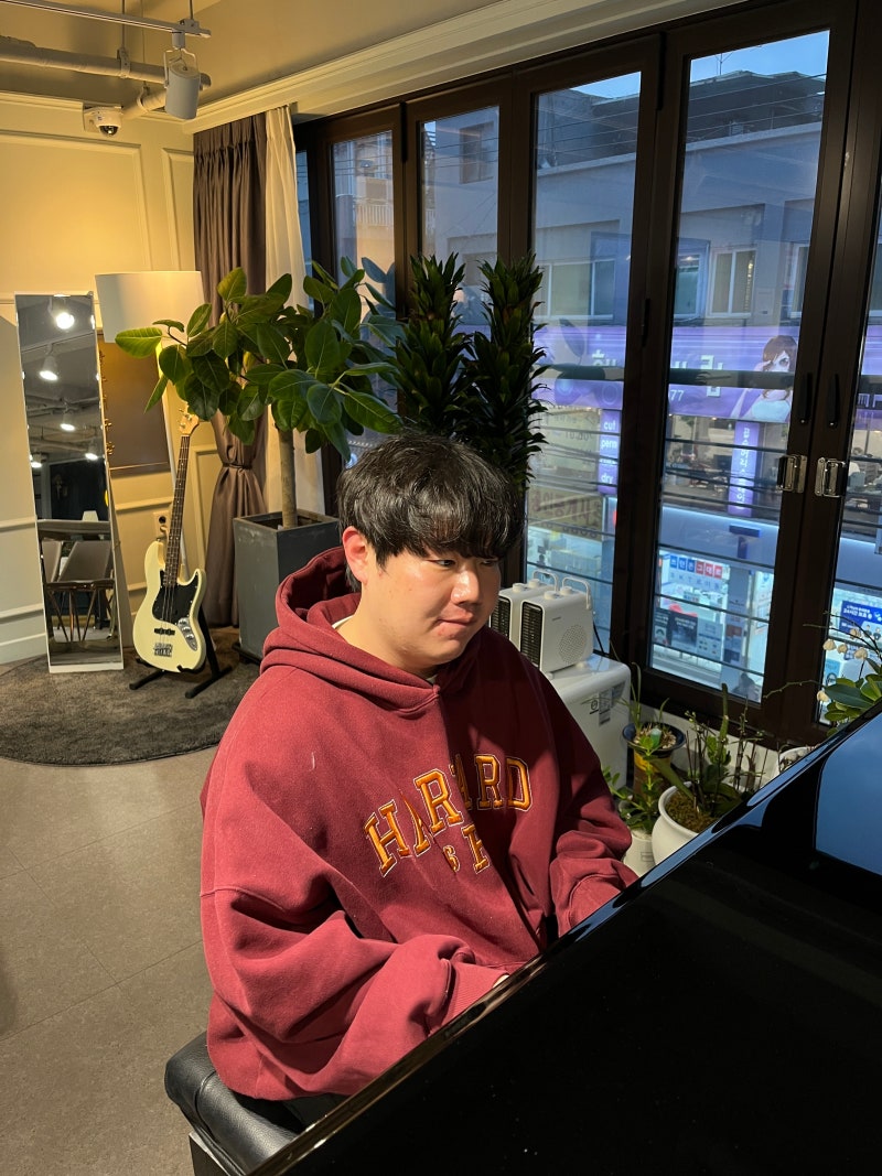 오늘은뮤직 잠실점 방음 연습실에 놓인 피아노