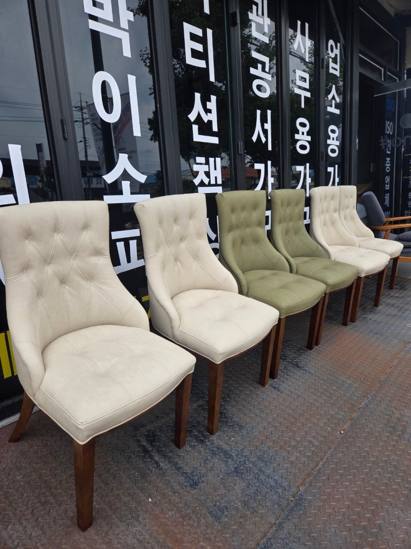 청주 식탁의자 천갈이, 오래된 의자 어디까지 다시 살릴 수 있을까요?