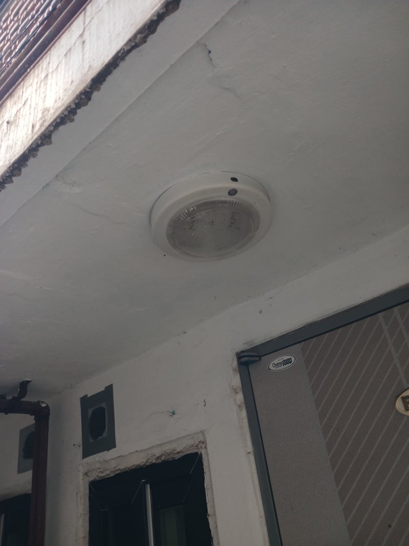 관악구 신림동 계단 밑 고장난 센서등 교체 업체