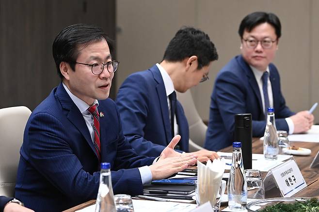 <b>여한구 통상교섭본부장</b> 전격 직권면직…단순한 인사교체로 보기 어....