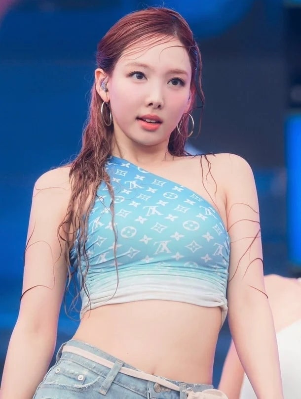 "더 멋진 모습으로 다시 만나자"... 재계약 앞둔 나연이 남긴 말에 팬들 뭉클한 이유