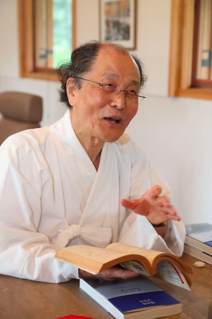 대하소설 '태백산맥'의 거장, <b>조정래 작가</b>의 문학 세계와 8월 명사 ....