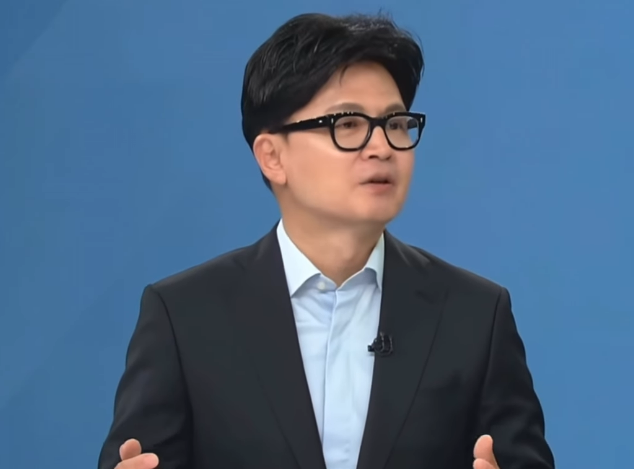 [긴급속보] 한동훈 지지율 13.9% ‘2위권 안착’…복당 반대에도 무너지지 않은 진짜 이유