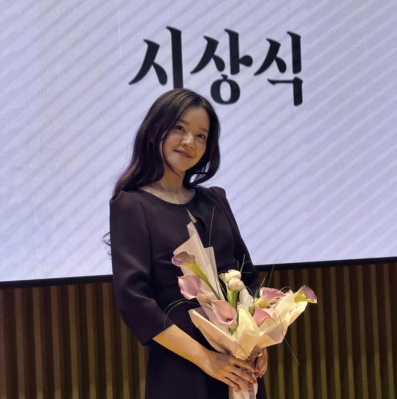 ‘책 읽자’ 외치던 공익광고 꼬마, ‘괴물’ 소녀 되더니…다시 책 읽는 자리 섰다