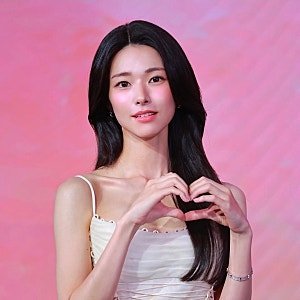 하영 프로필 키 나이 고향 학력 경력 데뷔 총정리 /   미술 전공에서 배우로, 넷플릭스 화제작....