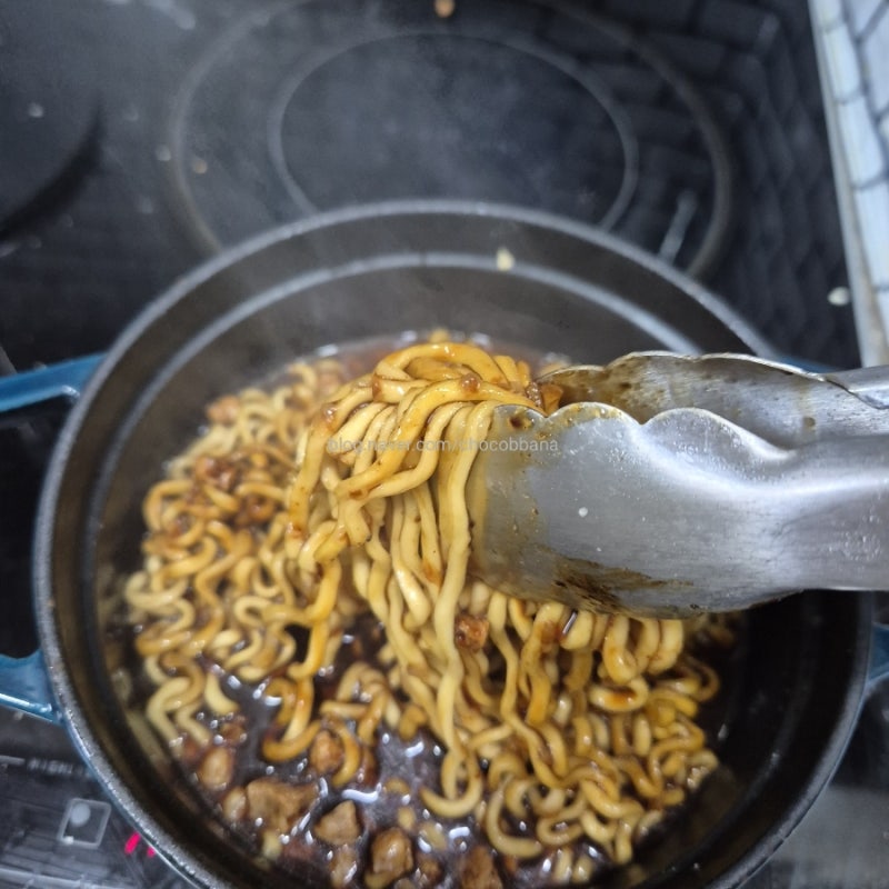 삼양라면 짜르르 2개 물양 실험결과 물 안버려도 되는 짜장라면 짜파게티