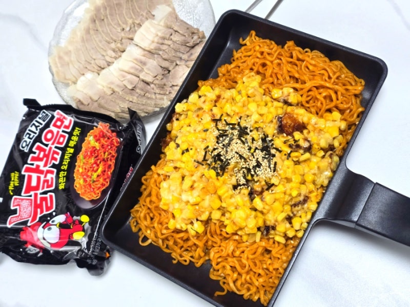 불닭볶음면 꿀조합 콘치즈 레시피! 챔피언십 합숙 후 특식! 아이들이 반한 매콤고소 조합-빵....