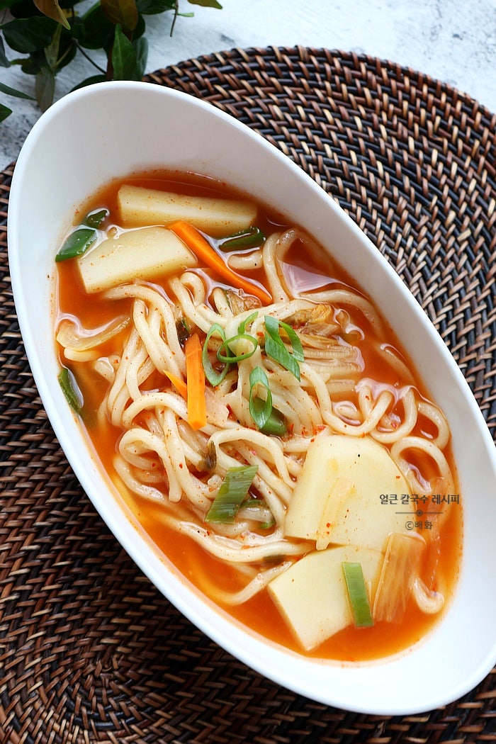 얼큰 김치 칼국수 레시피 감자칼국수