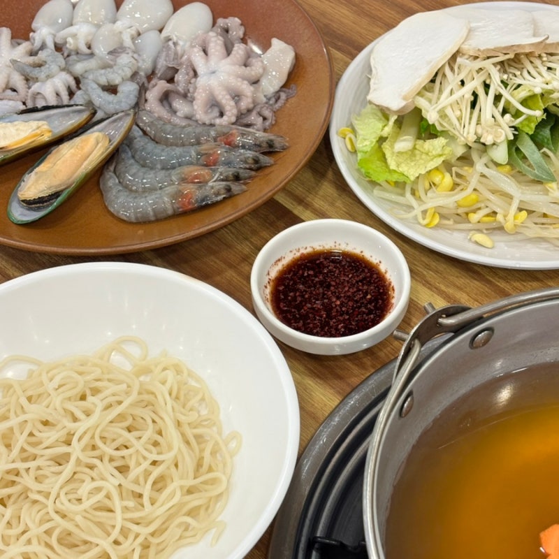 [대구] 대구과학관 근처 맛집 "버섯골현풍논공본점" - 30년 노포 달성군청 밥집 후기