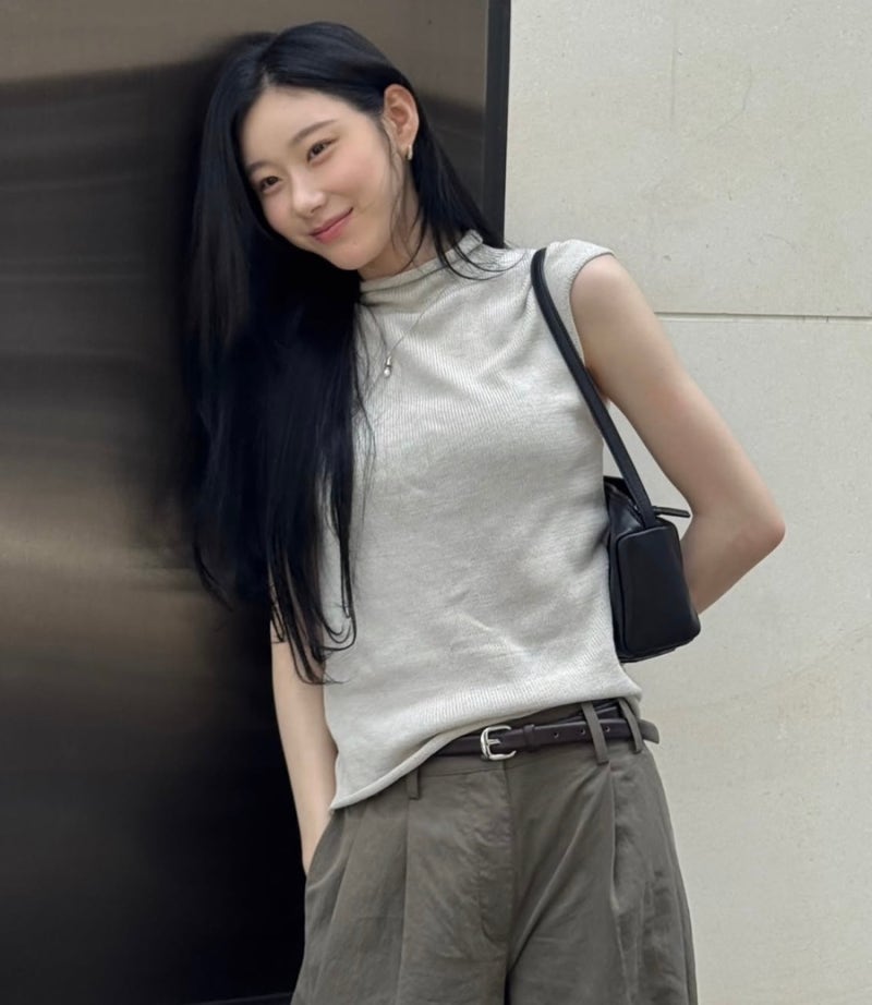 그룹 인기는 하락세…사복으로 혼자 떡상 중인 채령 마시모두띠 민소매 패션