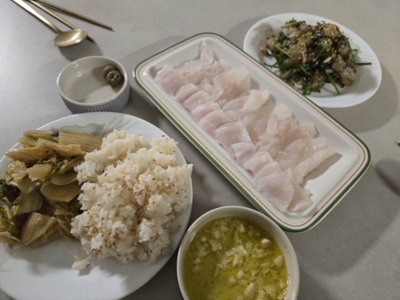 [묵은지광어소금김밥, 광어깻잎무침 레시피] 간단 술안주 핫한 강민경광어소금김밥, 광깻무....