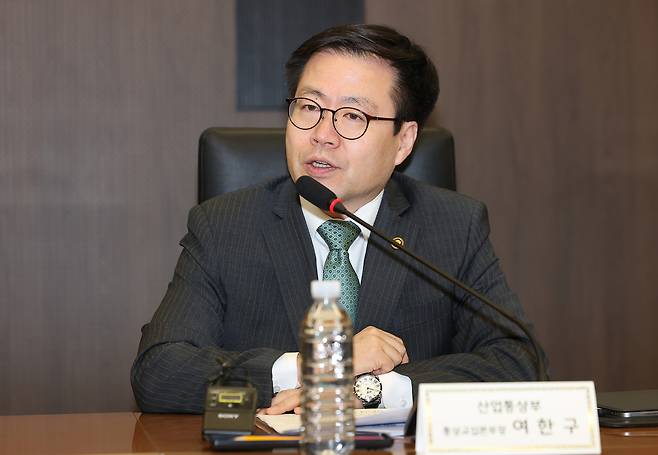 <b>여한구</b> 통상교섭본부장 <b>전격 경질</b>…한미 통상협상 한복판서 무슨 ....