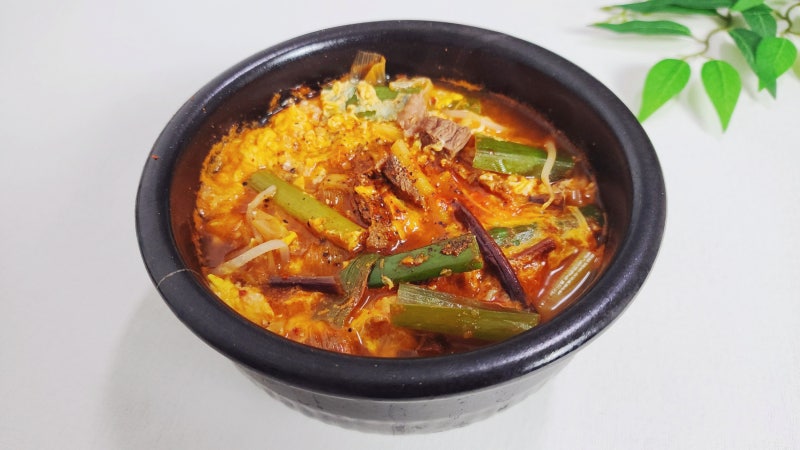 얼큰한 국물요리 대파 재료 듬뿍 소고기 육개장 끓이는법 여름 보양식 레시피