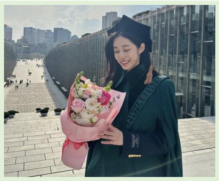 '배우 <b>노윤서</b>' 그림 실력 이 정도였어? 이화여대 서양화 전공, 알고 ....