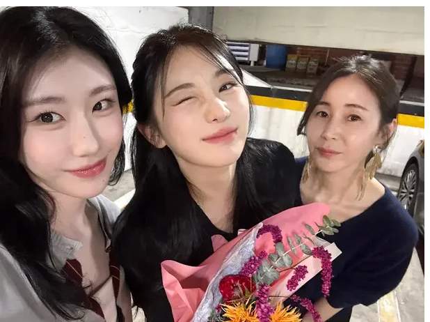 "채령 오열 이유 있었나" 이채연 자매 母, 암 투병 고백에 응원 봇물