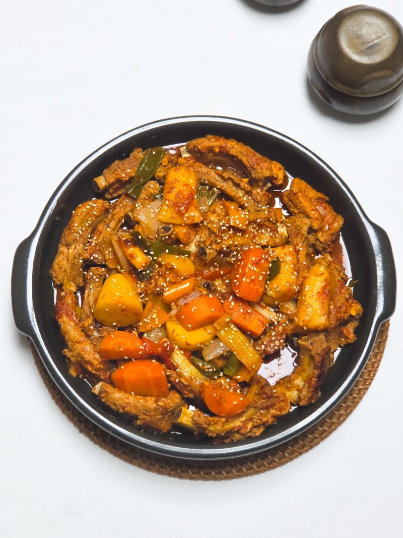 잡고 뜯는 맛 등갈비찜 레시피 매운 돼지 등갈비 간장조림
